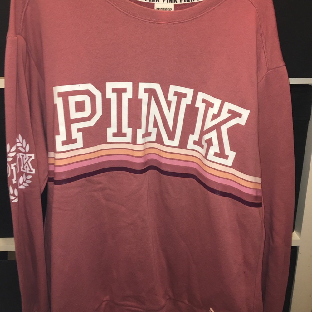 Crew neck. Pink VS